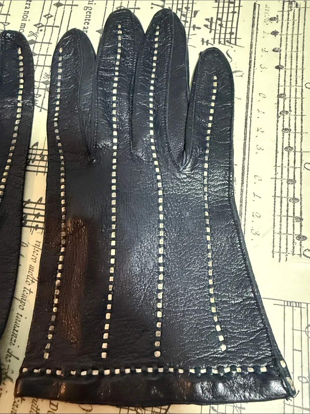 Vintage Black Leather Driving Gloves w/ Contrast Stitching Details